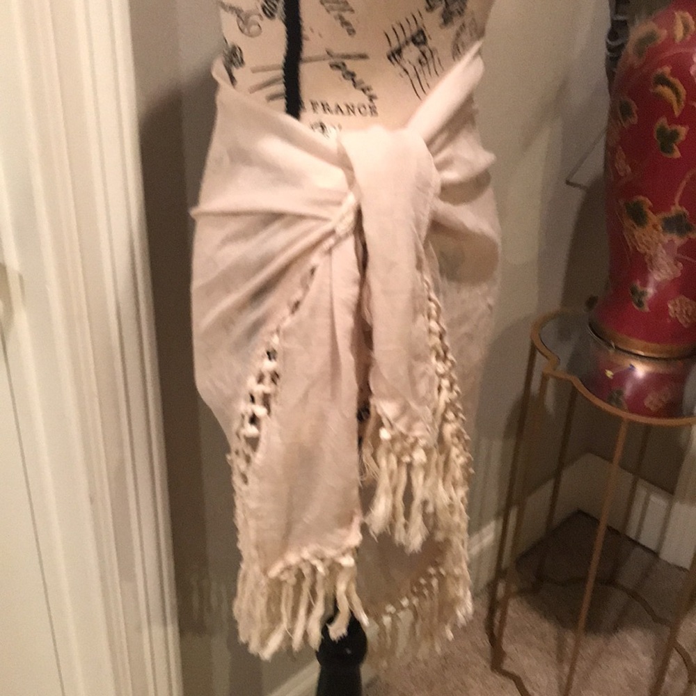 Swim suit sarong EUC. Very nice accessory